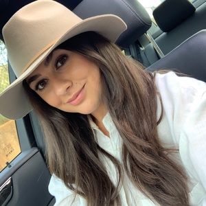 Meet your Posher, Julianna